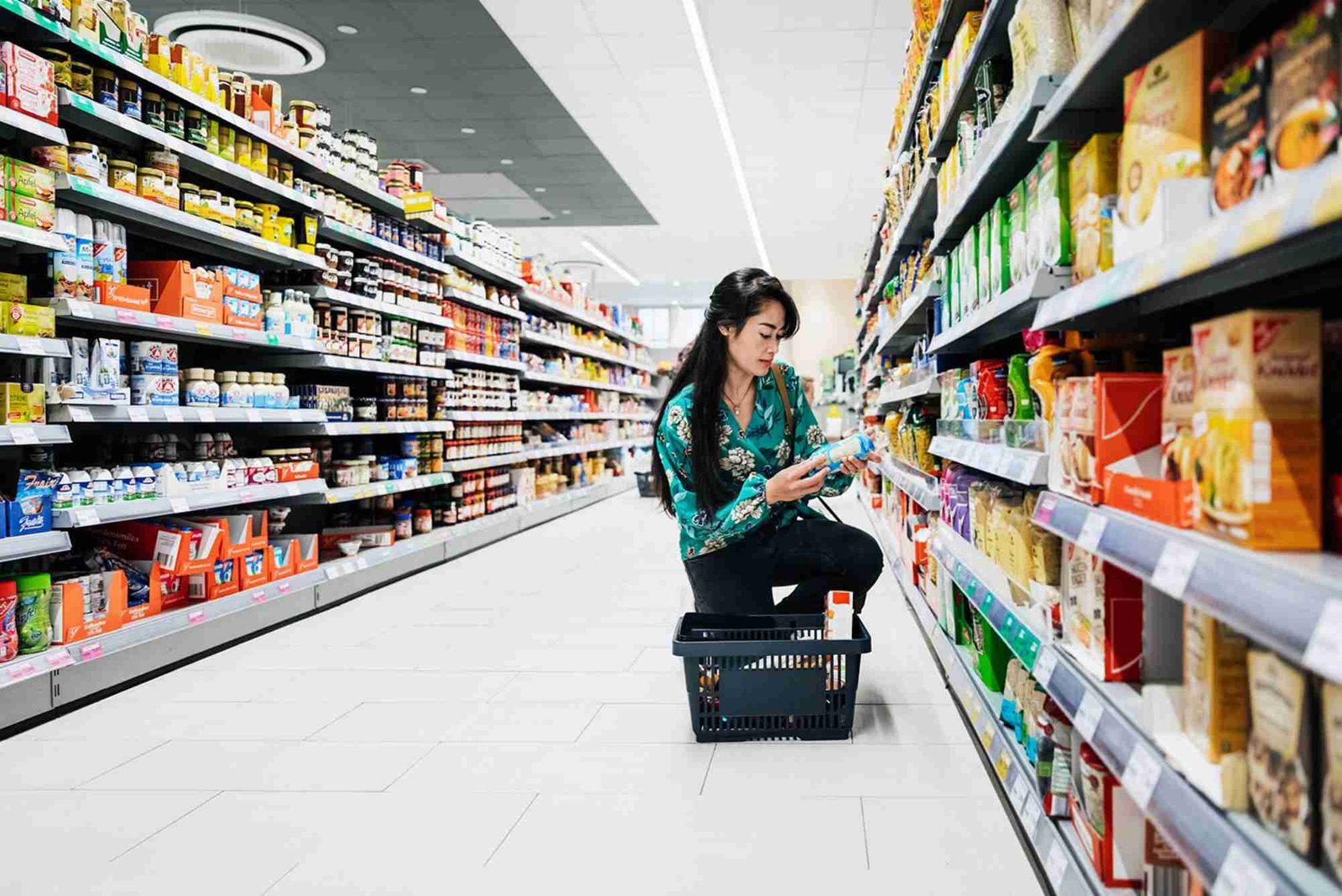 How to Build A Strong FMCG Brand Identity